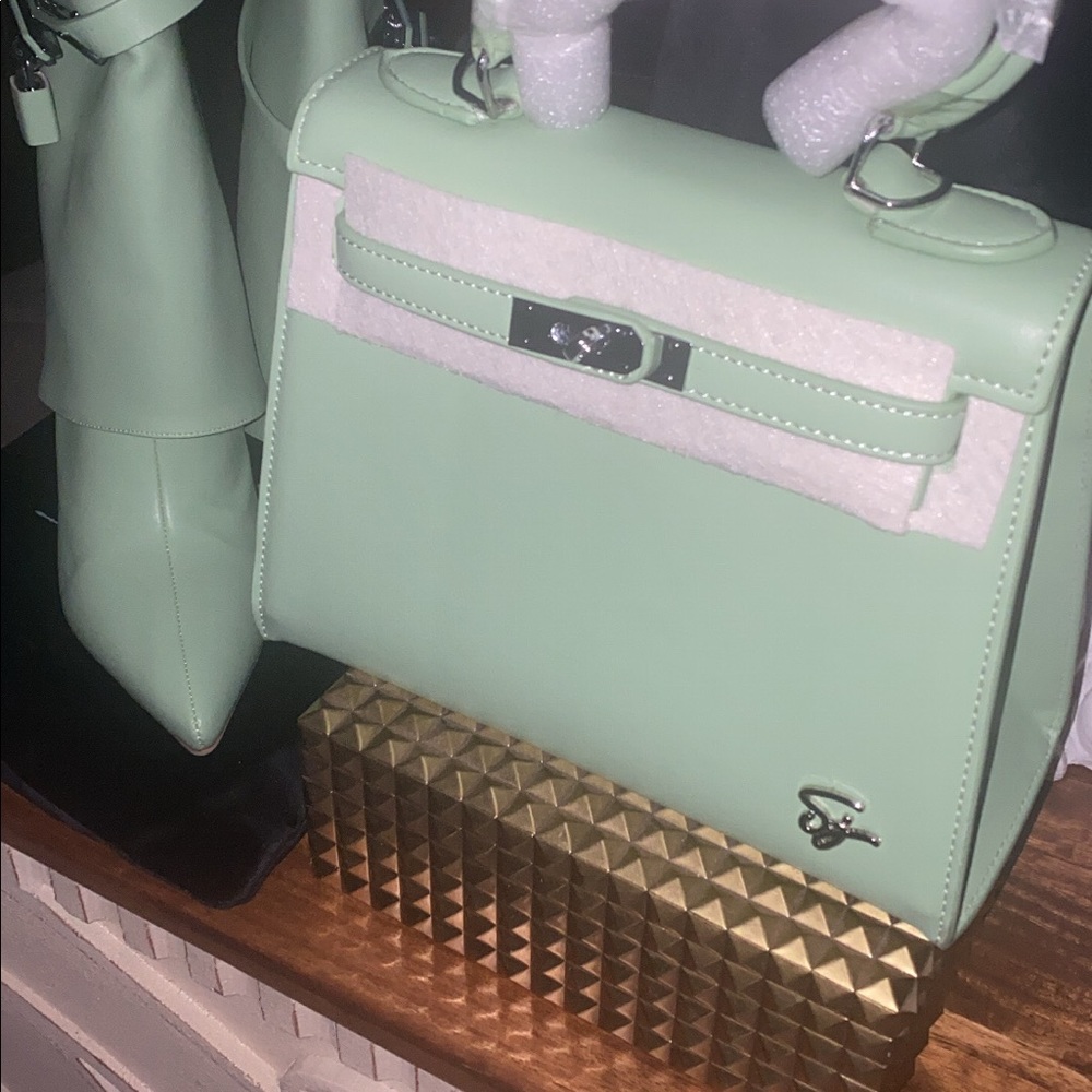 Shane Justin shark boots and matching handbag Size 37 runs two sizes small NW